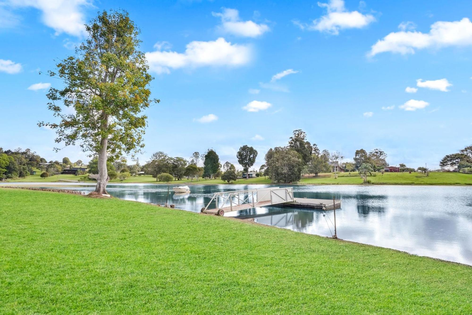 Вілла Lakeside Tinaroo Only 2.5Km From Yungaburra Town Екстер'єр фото